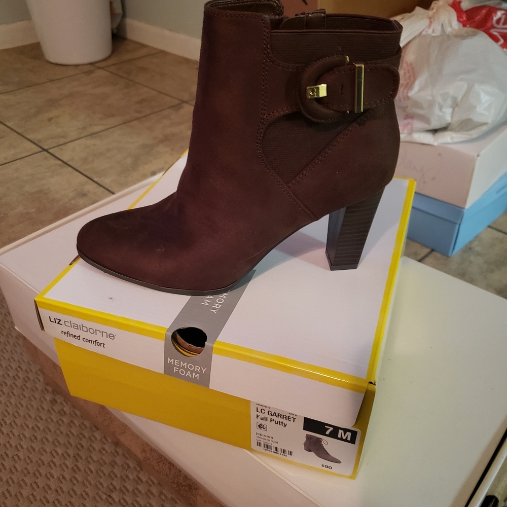 Booties size 7 brand new